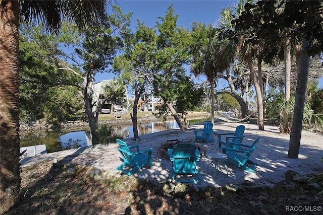 view of yard featuring a water view