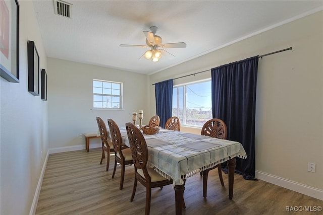 dining room with dark wood-type flooring and ceiling fan