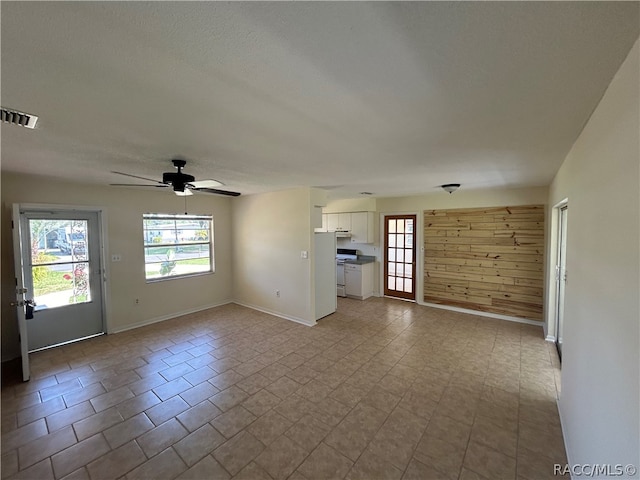 spare room featuring ceiling fan and a textured ceiling