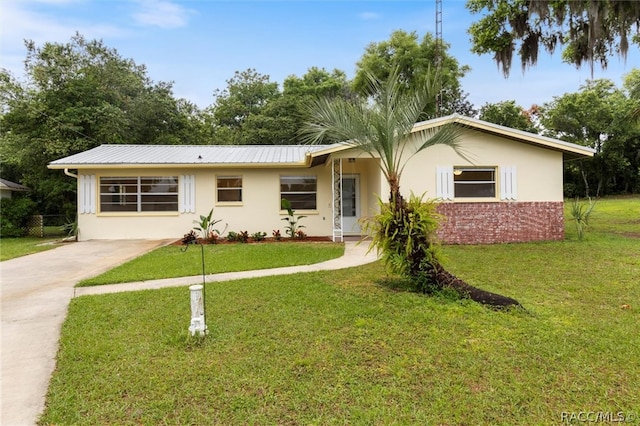 ranch-style home with a front yard