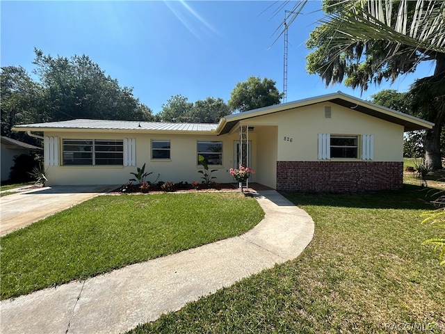 ranch-style house with a front yard