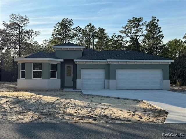 view of front of property featuring a garage