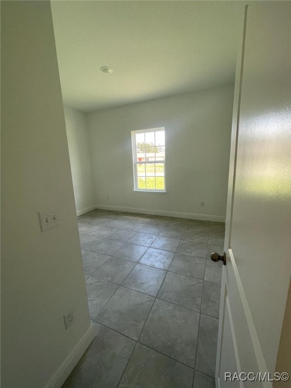 unfurnished room featuring light tile patterned floors