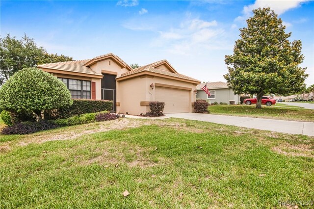 1052 W Diamond Shore Loop, Hernando, FL 34442 - view of front facade featuring an attached garage, concrete driveway, stucco siding, and a front yard