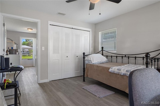1930 NW 17th St, Crystal River, FL 34428 - full bathroom with vanity, wood finished floors, and baseboards
