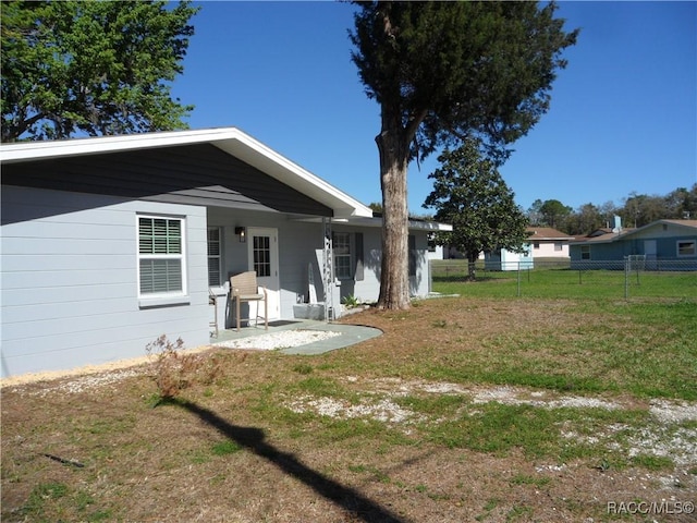 view of yard featuring fence