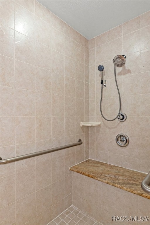 bathroom featuring tiled shower