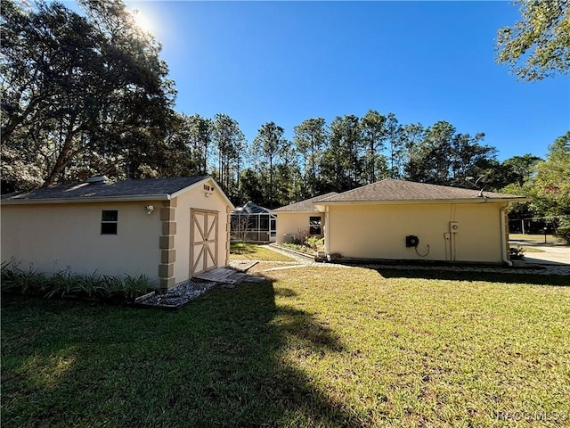 view of yard with a storage shed