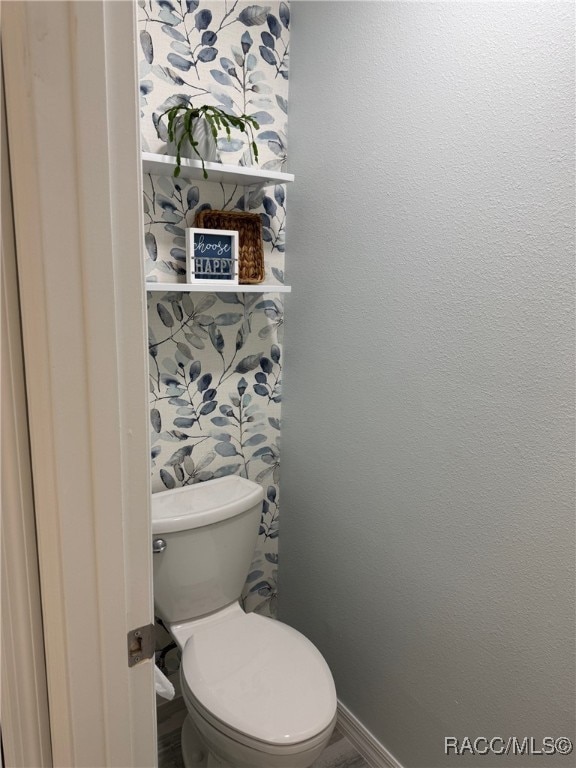 1464 NW 22nd St, Crystal River, FL 34428 - bathroom with baseboards and toilet