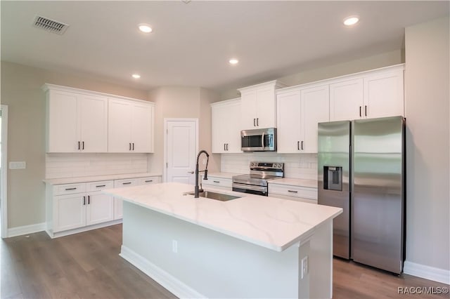 9262 N Alpinia Dr, Citrus Springs, FL 34434 - kitchen featuring stainless steel appliances, a sink, dark wood-style floors, backsplash, and recessed lighting