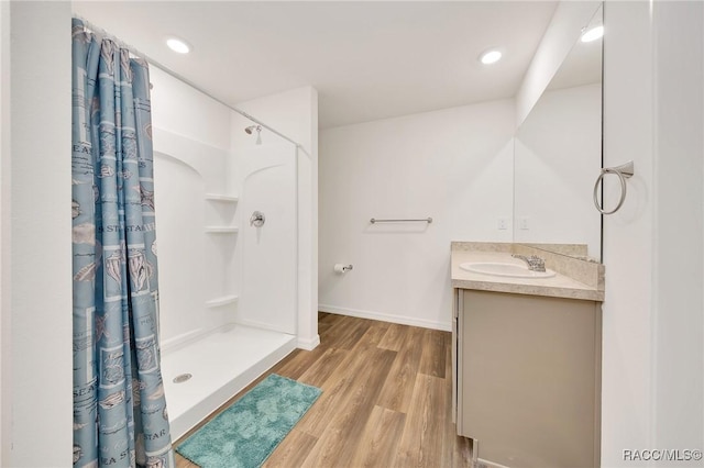 1435 W Adele Ct, Citrus Springs, FL 34434 - full bathroom with vanity, a shower with shower curtain, wood finished floors, baseboards, and recessed lighting