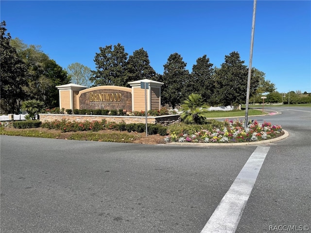 view of community / neighborhood sign