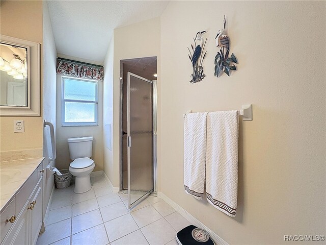 bathroom featuring a tile shower