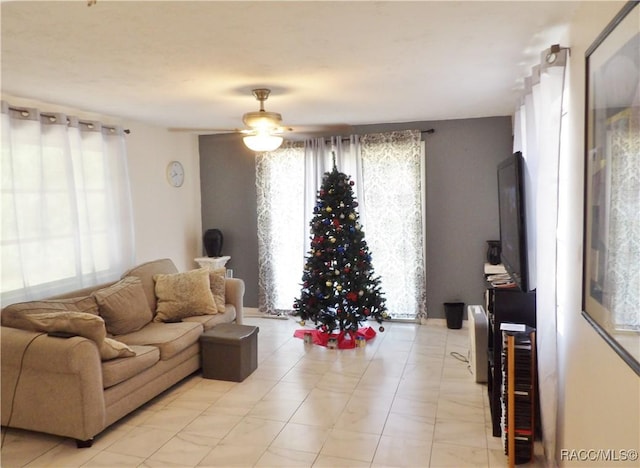 127 N Braemar Dr, Inverness, FL 34450 - living room featuring ceiling fan