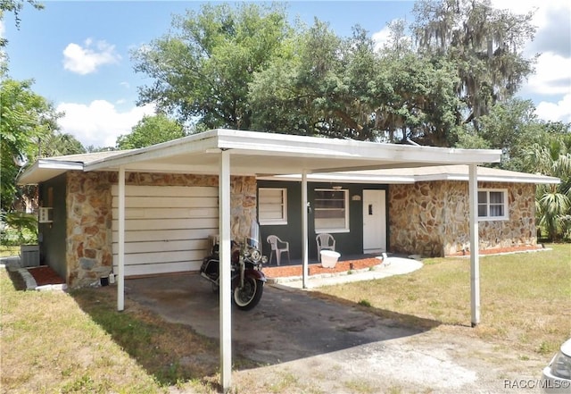 127 N Braemar Dr, Inverness, FL 34450 - view of front of property featuring covered porch, an attached carport, a front lawn, and stone siding
