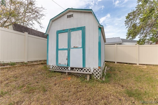 view of outbuilding featuring a yard