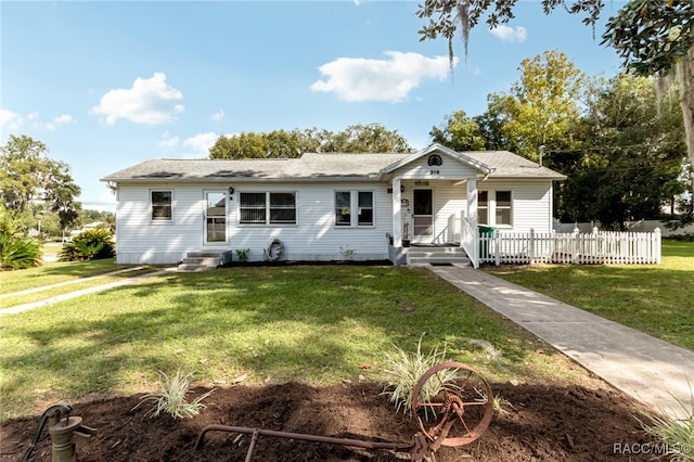 single story home with a front lawn