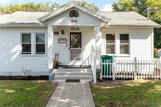 view of front facade featuring a front yard