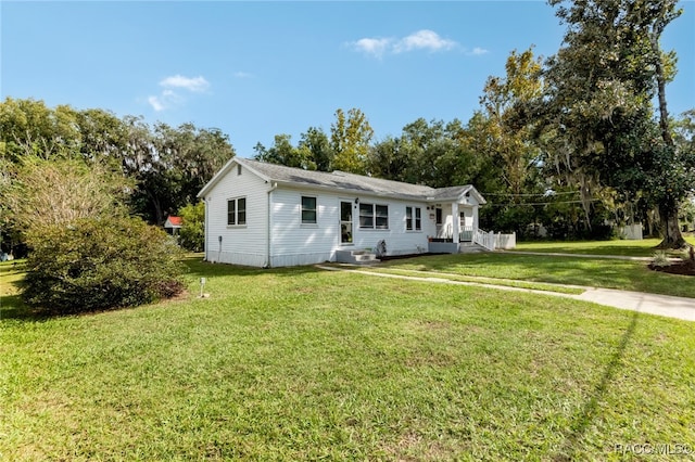 view of front facade with a front yard