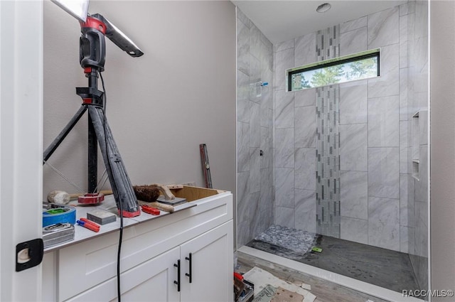 5898 N Flagstaff Ave, Beverly Hills, FL 34465 - bathroom with a tile shower and vanity