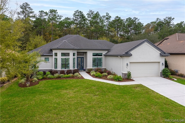 view of front facade featuring a front yard and a garage