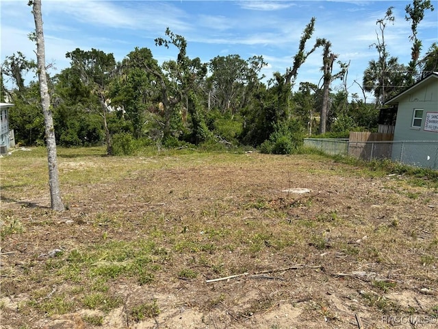 Listing photo 3 for 711 SE 9th Cir N, Crystal River FL 34429