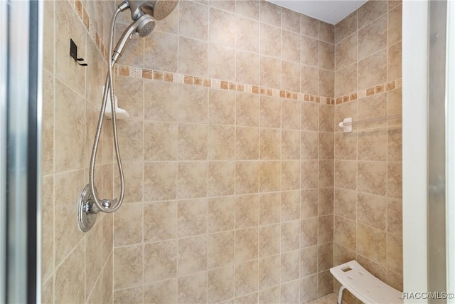 bathroom featuring a tile shower