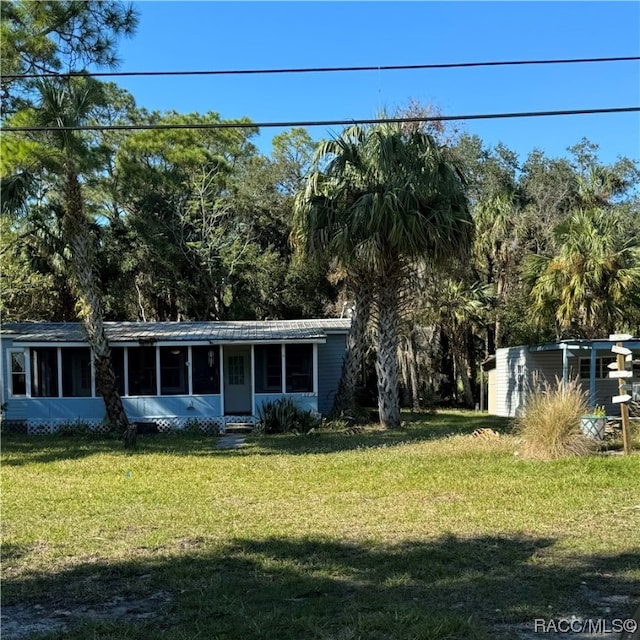 view of front of house with a front lawn