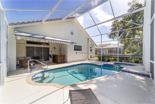 view of pool featuring a lanai, a patio area, and an in ground hot tub