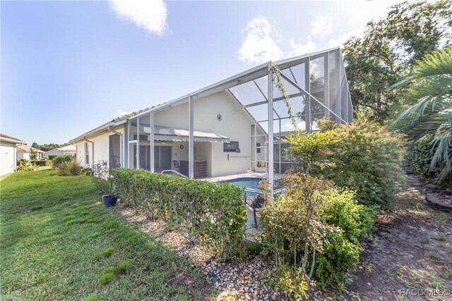 902 W Silver Meadow Loop, Hernando, FL 34442 - back of house with stucco siding, a yard, an outdoor pool, and a lanai