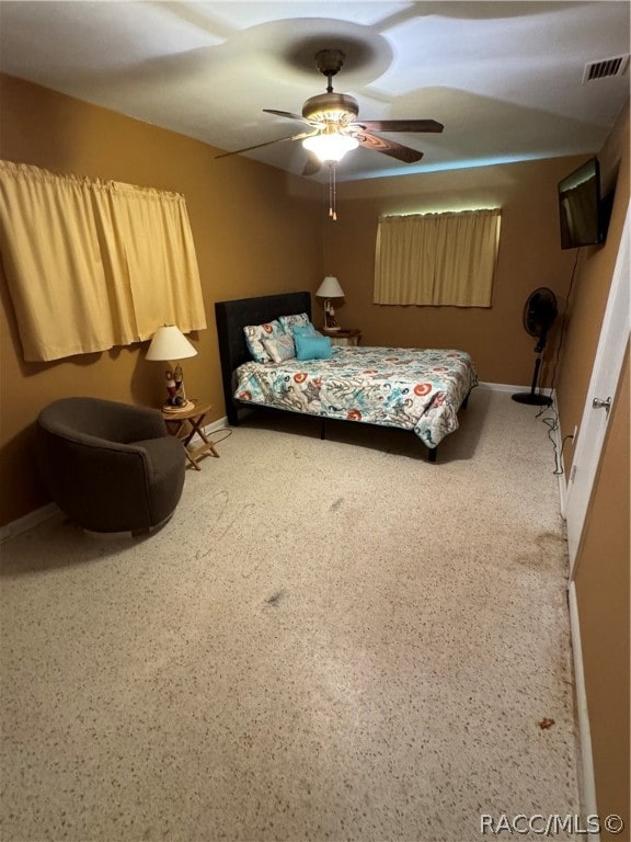 bedroom with ceiling fan