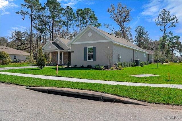 view of front facade with a front lawn and stucco siding