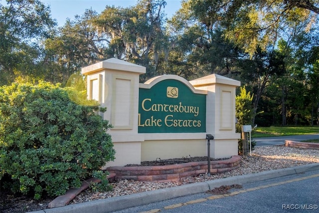 view of community / neighborhood sign