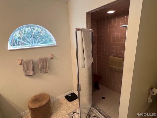 bathroom featuring a tile shower