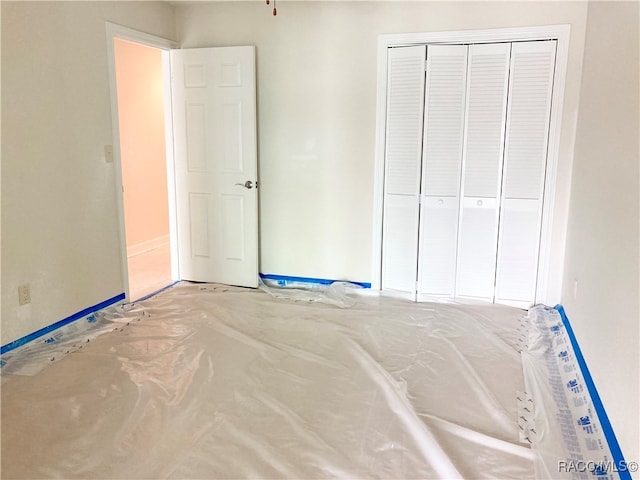 unfurnished bedroom featuring a closet