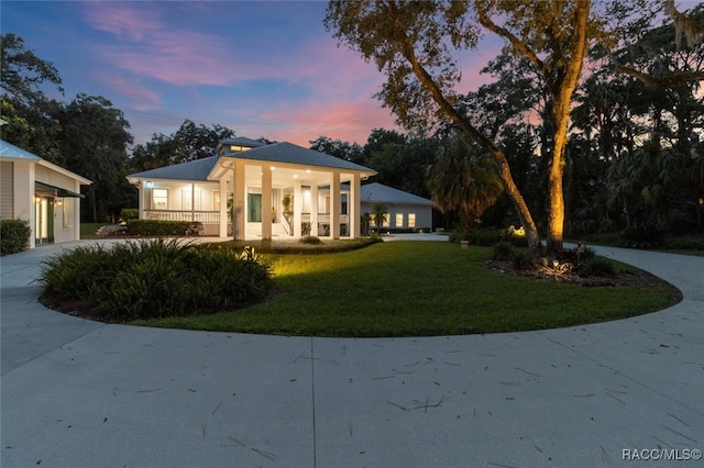 view of front of home featuring a garage and a front yard