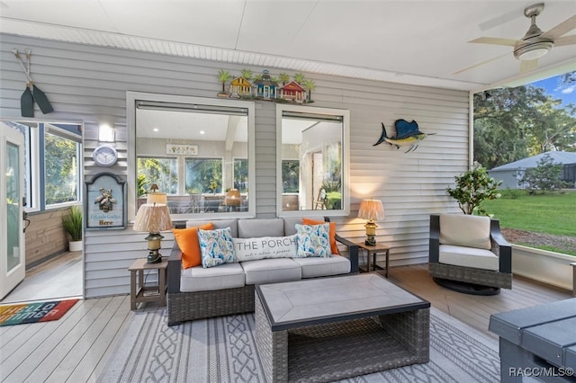 sunroom with ceiling fan