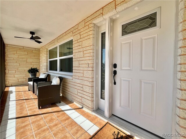 property entrance featuring covered porch and ceiling fan