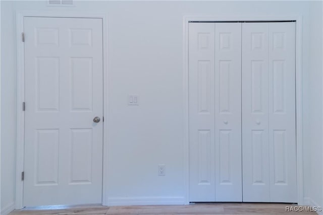 97 W Camino Ln, Citrus Springs, FL 34434 - unfurnished bedroom with baseboards, visible vents, light wood-style flooring, and a closet