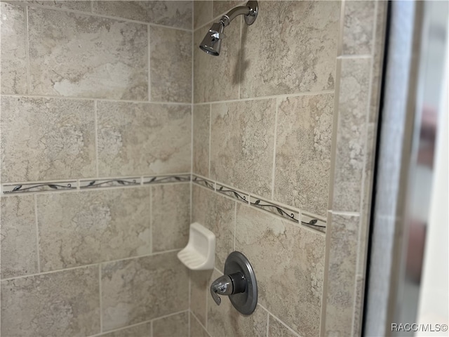 details with a tile shower