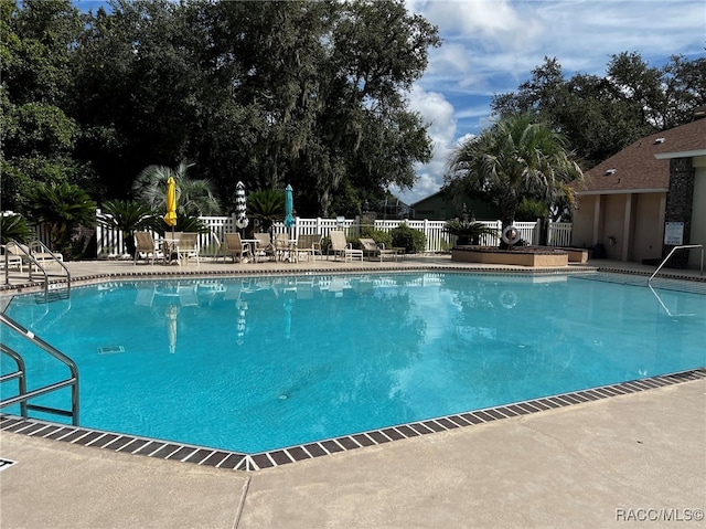 view of swimming pool featuring a patio