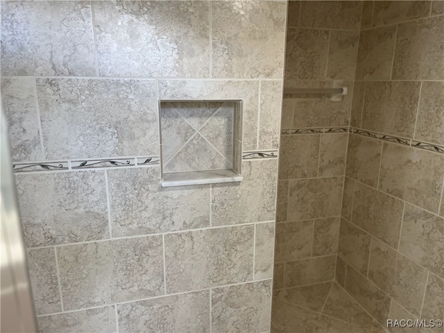 bathroom featuring tiled shower