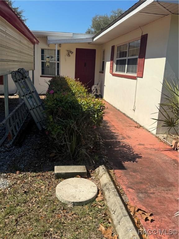 entrance to property with stucco siding