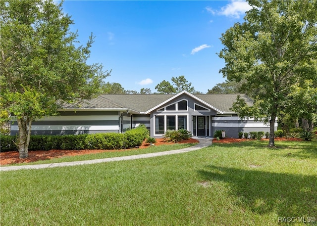 single story home featuring a front lawn