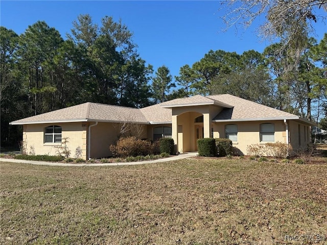 view of front facade with a front yard