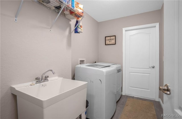 laundry area featuring sink and washing machine and dryer