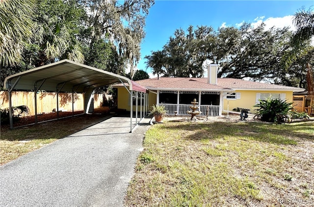 view of front of house featuring a front lawn and a carport