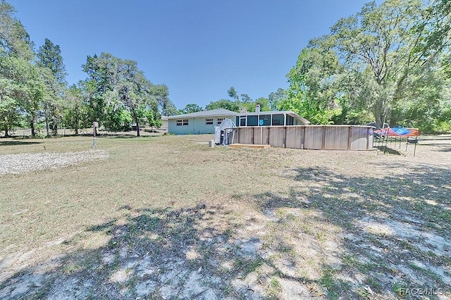 view of yard featuring a swimming pool