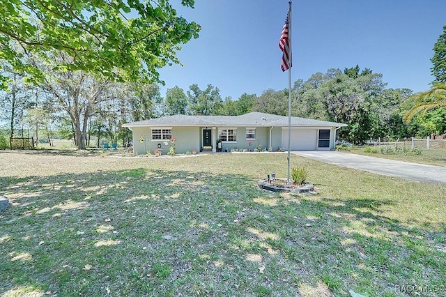 single story home with a front lawn, fence, and driveway