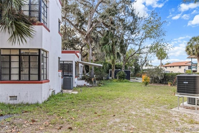 30 NE Kings Bay Dr, Crystal River, FL 34429 - view of green lawn featuring cooling unit